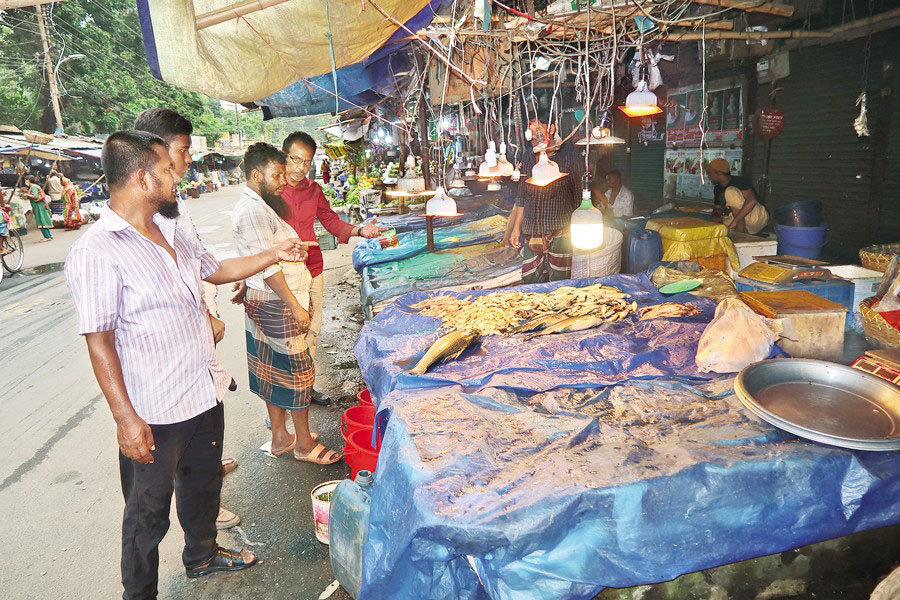 Power crisisinduced ice shortage spills over into fish prices The