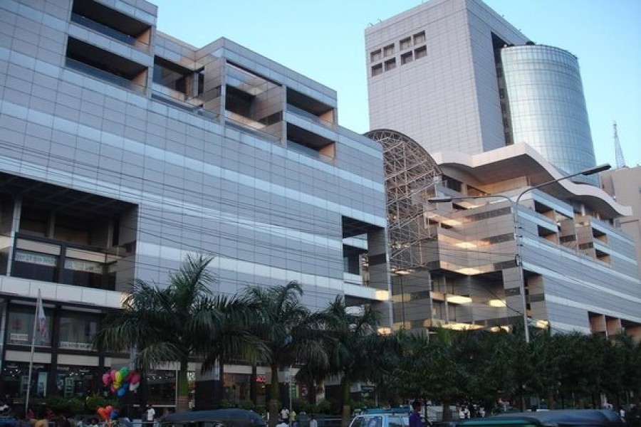 Youth dies falling from bashundhara city shopping mall the financial